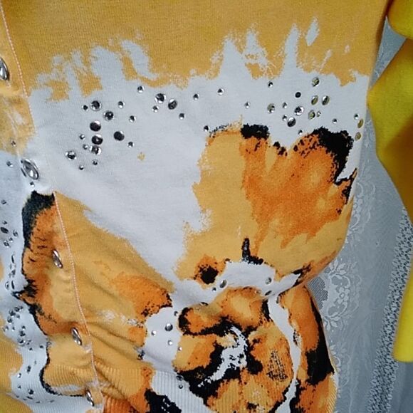 Nue Options Sunshine Yellow Floral Women Sweater Size L - Picture 9 of 16